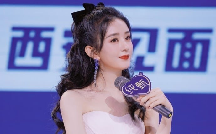 Triệu Lệ Dĩnh đáp trả cực kì khôn ngoan khi bị một nữ Diva đình đám Cbiz móc mỉa là 'tiểu yêu tinh' Ảnh 2