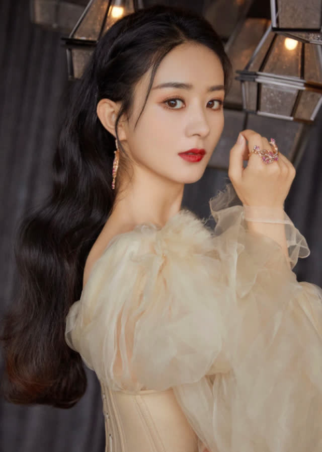 Triệu Lệ Dĩnh đáp trả cực kì khôn ngoan khi bị một nữ Diva đình đám Cbiz móc mỉa là 'tiểu yêu tinh' Ảnh 9