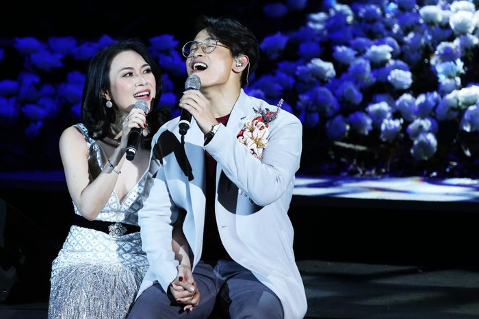 Hà Anh Tuấn bất ngờ tặng 'món quà bí mật' cho Mỹ Tâm ngay trên sân khấu khiến nữ ca sĩ 'cười ngất' Ảnh 4