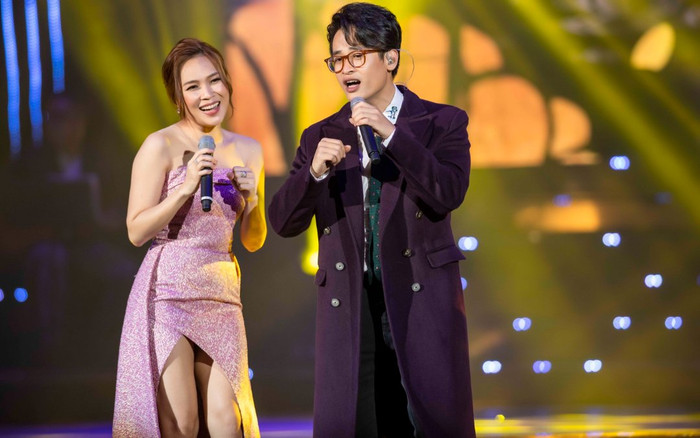 Hà Anh Tuấn bất ngờ tặng 'món quà bí mật' cho Mỹ Tâm ngay trên sân khấu khiến nữ ca sĩ 'cười ngất' Ảnh 2