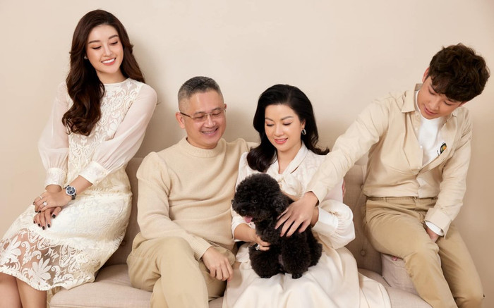 Á hậu Huyền My đón sinh nhật tuổi mới ấm áp, visual gia đình 'đỉnh của chóp' khiến netizen trầm trồ Ảnh 2