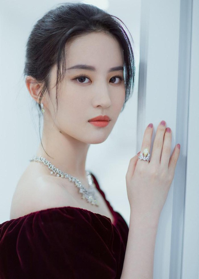 5 mỹ nhân Cbiz đọ sự quyến rũ khi cắn môi: Nhiệt Ba như thuốc 'gây mê', Lệ Dĩnh cuốn hút hơn Dương Mịch Ảnh 9