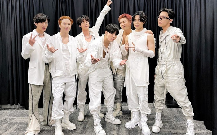 Mặc gây tranh cãi, BTS vẫn thắng đậm MAMA 2021 với gần chục chiếc cúp Ảnh 2