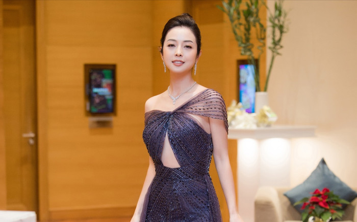 'Hoa hậu 4 con' Jennifer Phạm khoe dáng nuột nà, đường cong ấn tượng làm dậy sóng Ảnh 2