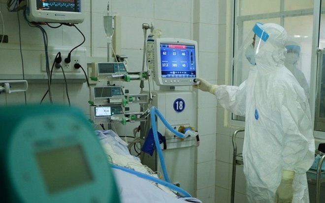 Sáng 12/12: Gần 1.200 ca COVID-19 nặng đang thở máy, ECMO Ảnh 2