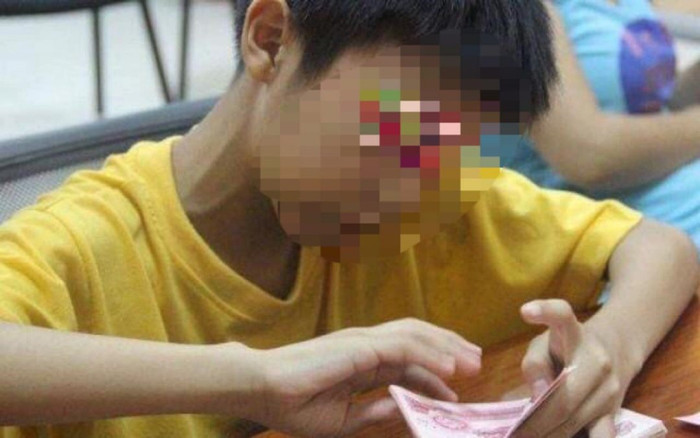 Thiếu niên 17 tuổi ăn cắp hơn 3,6 tỉ đồng của bố để tặng cho bạn gái lớn hơn 10 tuổi Ảnh 2