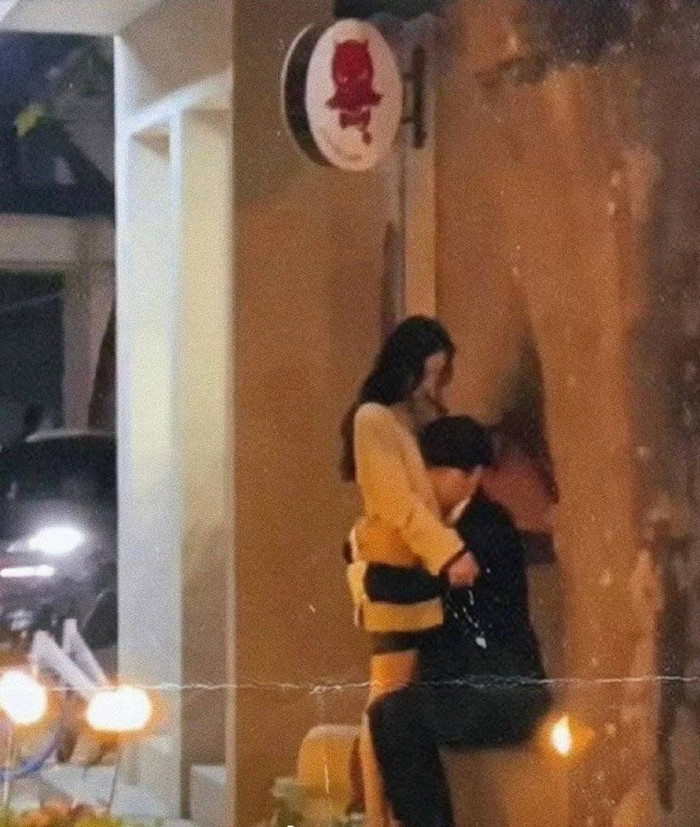 Netizen chê Trần Vỹ Đình không chuyên nghiệp bằng Hứa Khải ở cảnh đè Dương Mịch xuống ghế hôn 'cháy bỏng' Ảnh 5