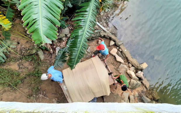 Người dân hoảng hốt khi thấy thi thể nam nổi trên sông Tam Kỳ Ảnh 1