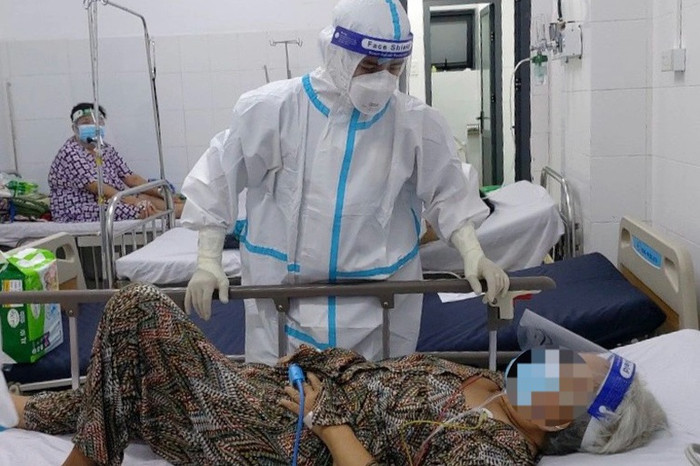 Bệnh nhân mắc Covid-19 nặng đang điều trị tại Bệnh viện ĐKTU Cần Thơ (Ảnh: HT).