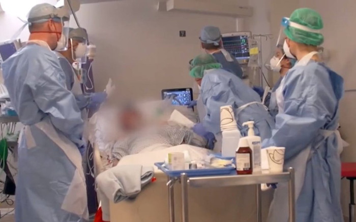 Ghi nhận ca tử vong đầu tiên vì biến chủng Omicron, WHO cảnh báo nguy cơ làn sóng dịch mới Ảnh 2