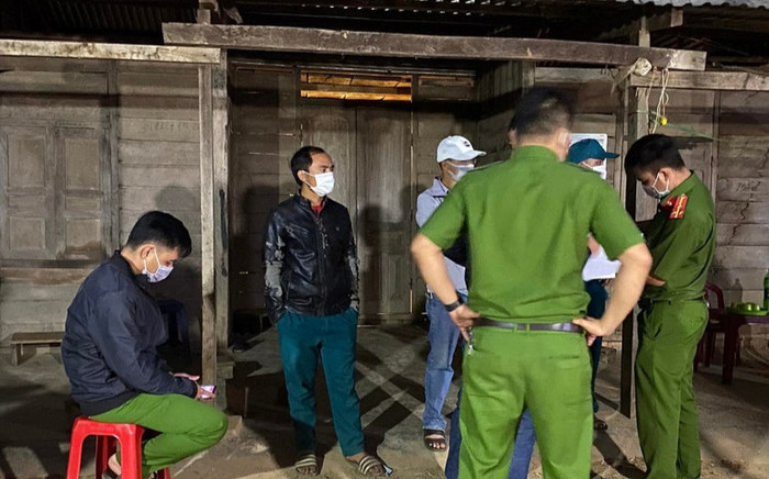 Điều tra vụ 2 cháu bé tử vong dưới ao, bà nội mất tích Ảnh 2