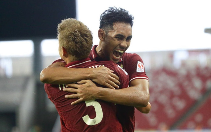 Sao tuyển Thái Lan đi vào lịch sử AFF Cup, HLV Mano Polking hết lời khen ngợi Ảnh 2