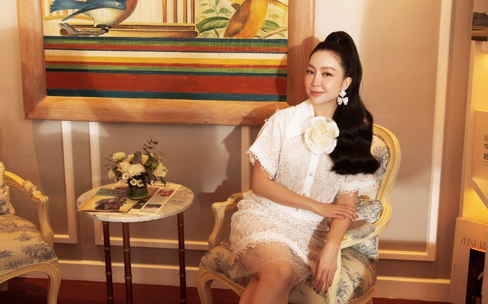 'Chim công làng múa' Linh Nga kiều diễm hết nấc với đầm ren mùa lễ hội Ảnh 2