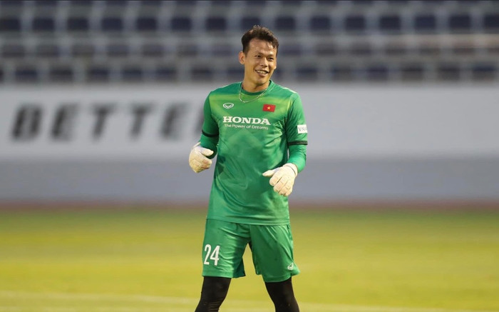 Đằng sau chuyện Tấn Trường dự bị: Ông Park được HLV thủ môn Hà Nội FC tư vấn Ảnh 2