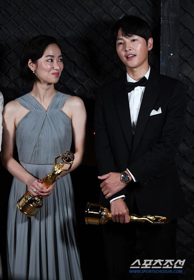 Song Joong Ki có ẩn ý gì khi đăng ảnh này lên Instagram sau tin đồn hẹn hò tình tin đồn Jeon Yeo Bin? Ảnh 5