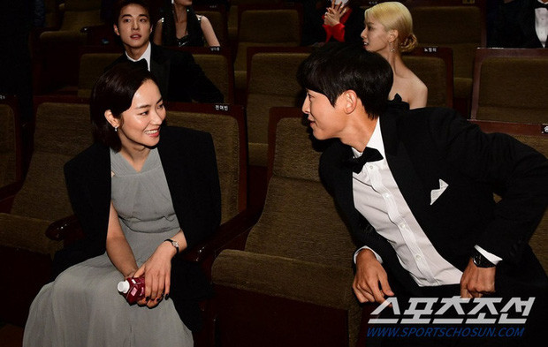 Song Joong Ki có ẩn ý gì khi đăng ảnh này lên Instagram sau tin đồn hẹn hò tình tin đồn Jeon Yeo Bin? Ảnh 6