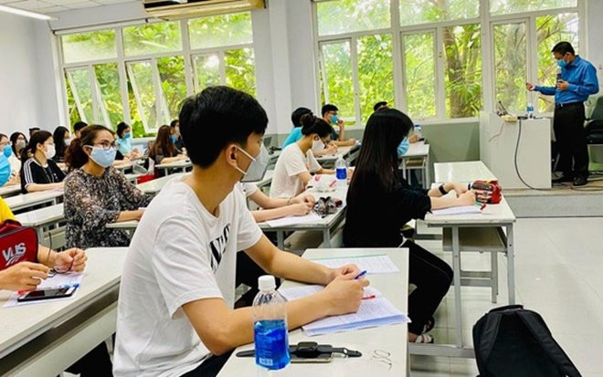 Một trường đại học tại TP.HCM cho sinh viên lựa chọn học trực tiếp hoặc trực tuyến Ảnh 2