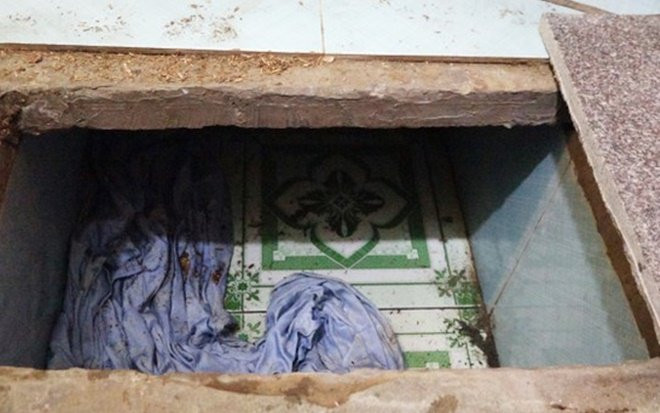Kẻ trốn truy nã 2 năm bị bắt khi đang ẩn nấp trong hầm bí mật tại phòng ngủ nhà người khác Ảnh 2