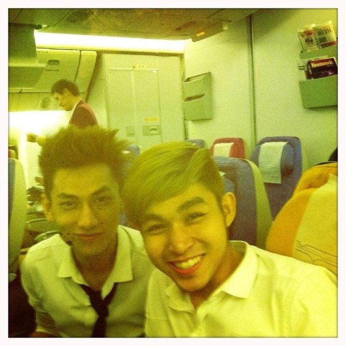 'Lần đầu được bay đi nước ngoài nên mặt Jun rất hớn'.