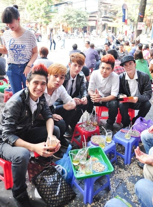 'Trà chanh chém gió thành bão ở Hà Nội'.