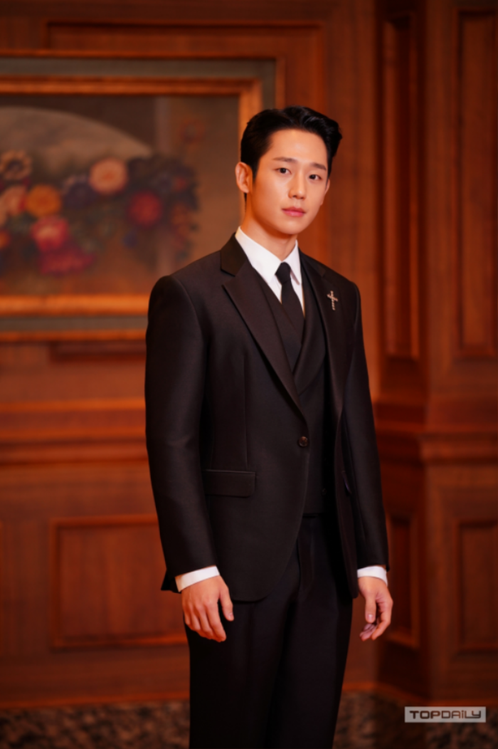 'Hoàng tử' Jung Hae In lịch lãm bên quý cô Jisoo trong họp báo 'Snowdrop' Ảnh 6