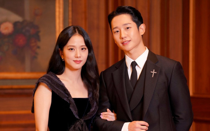 'Hoàng tử' Jung Hae In lịch lãm bên quý cô Jisoo trong họp báo 'Snowdrop' Ảnh 2