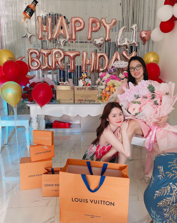 Lâu lắm mới đăng ảnh nhưng Huỳnh Anh lại khiến dân tình trầm trồ vì cuộc sống giàu sang Ảnh 3