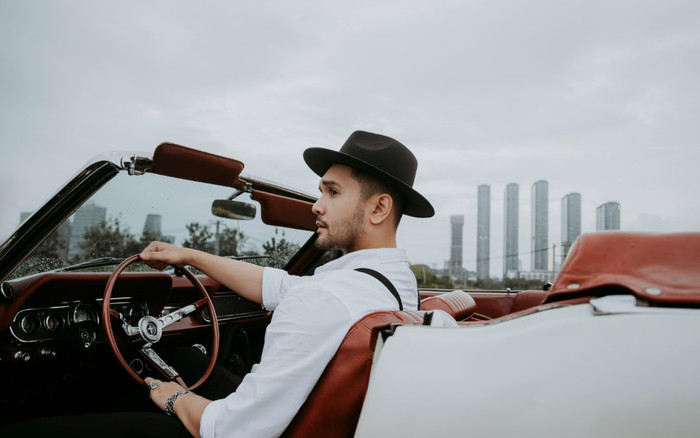 Mẫu nam lai Việt - Nga lịch lãm trong bespoke suit, điển trai như tài tử điện ảnh Ảnh 2