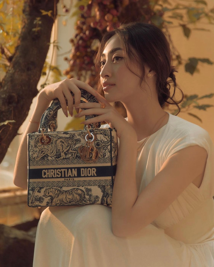 Lương Thuỳ Linh luôn tạo được ấn tượng bởi phong thái chuyên nghiệp khi làm mẫu.