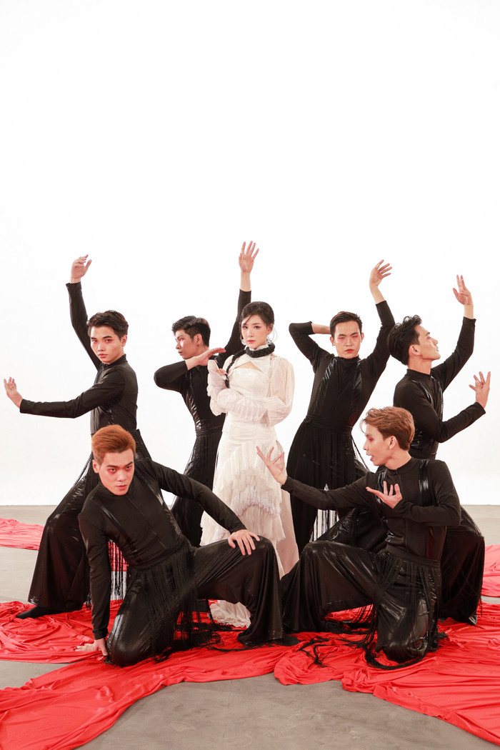 Yến Tattoo tung MV mới trễ 1 ngày vì... mải coi bóng đá Ảnh 6