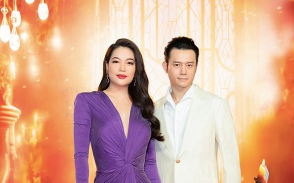 Trương Ngọc Ánh diện váy xẻ sâu, khoe eo thon quyến rũ bên tình trẻ Ảnh 2