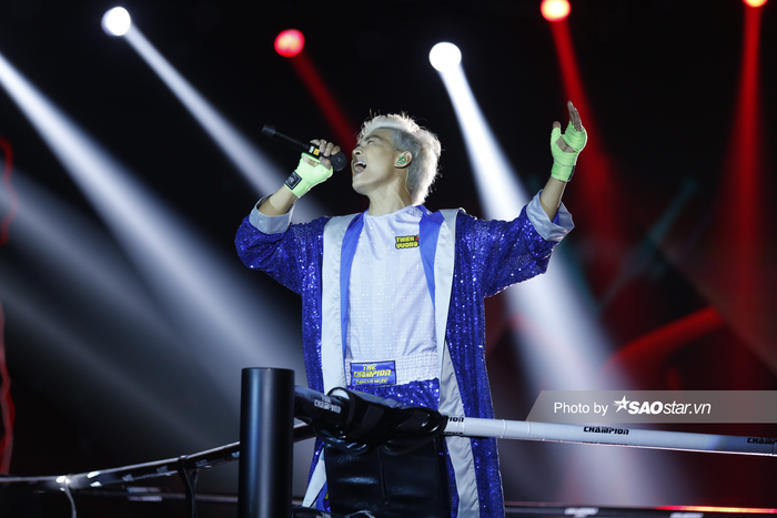 Thiên Vương hát sáng tác của Nguyễn Văn Chung tại The Champion.