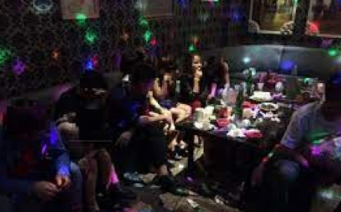Cùng hội bạn 'yêu' tập thể, nam sinh 20 tuổi 'chết sững' khi nghe bác sĩ thông báo bệnh trạng Ảnh 2