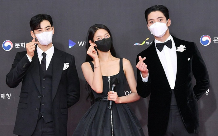 Bộ ba Cha Eun Woo - Seolhyun - Rowoon khiến dân tình náo loạn trước visual 'đỉnh của đỉnh' khi làm MC Ảnh 2