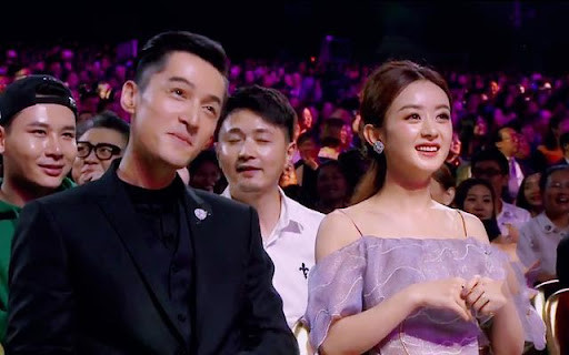 Cô nàng được ngồi cạnh thần tượng của mình