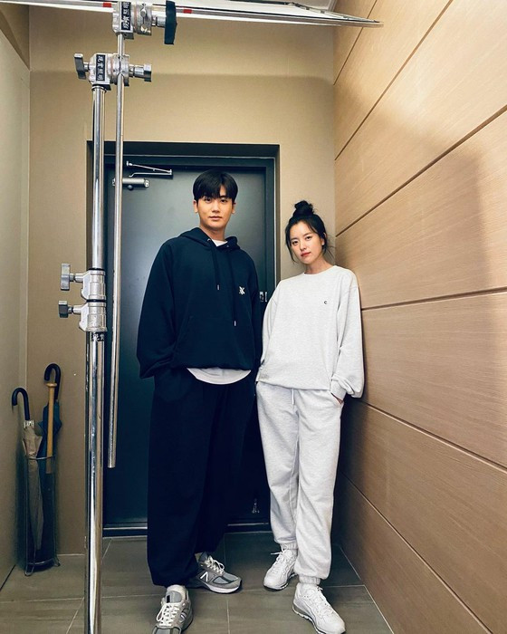 Park Hyung Sik - Han Hyo Joo ngày một thân thiết sau 'Happiness', thuyền này liệu có cập bến thành công? Ảnh 12