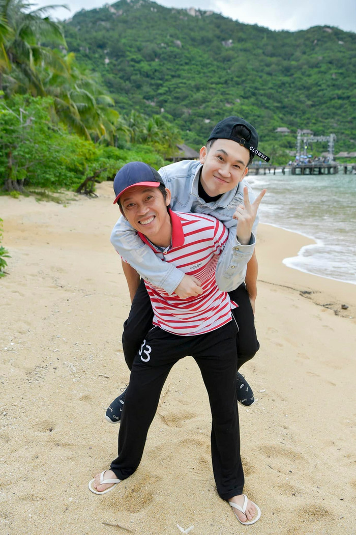 Dương Triệu Vũ đăng ảnh chúc mừng sinh nhật Hoài Linh.