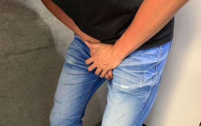 Người đàn ông vừa ngủ dậy thì làm điều này rồi va 'cậu nhỏ' vào tường gãy gập hy hữu Ảnh 2