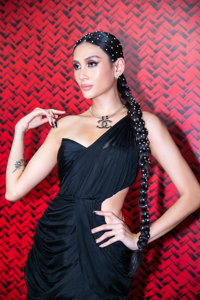 Trang phục tôn được hết vóc dáng của mỹ nhân. 