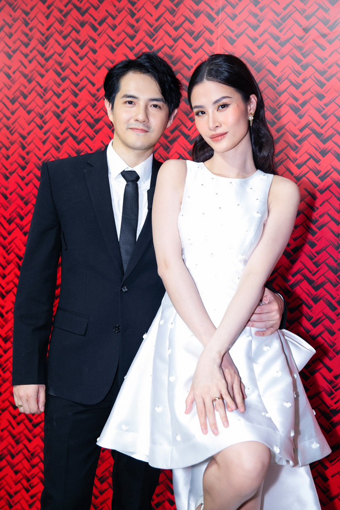 Vợ chồng Đông Nhi, Ông Cao Thắng ăn diện thanh lịch. 