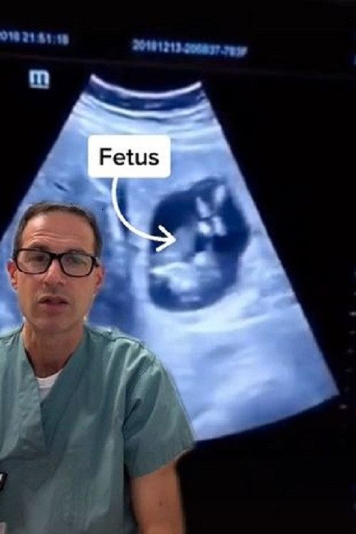 Bác sĩ nhi Michael Narvey.