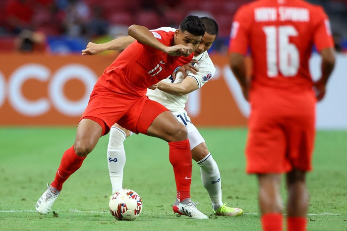 Các cổ động viên Singapore đã la ó đội nhà sau thất bại trước Thái Lan.