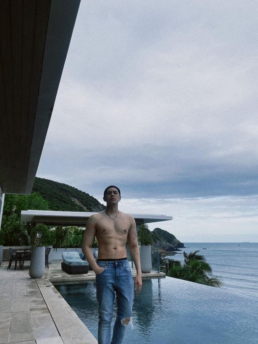 Noo Phước Thịnh đăng tải bức ảnh khoe hình thể 6 múi sang, xin, mịn