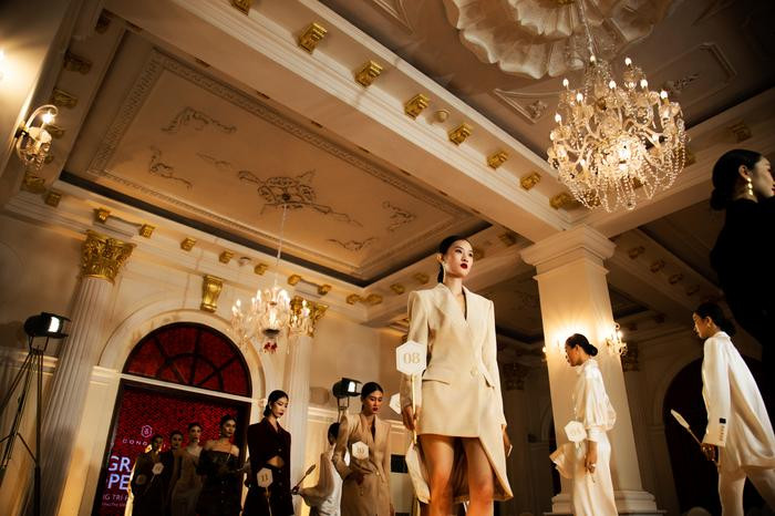 Tiểu Vy, Hoàng Thùy, H'Hen Niê, Minh Tú tụ hội trên một sàn diễn, trình catwalk ai hơn ai? Ảnh 7