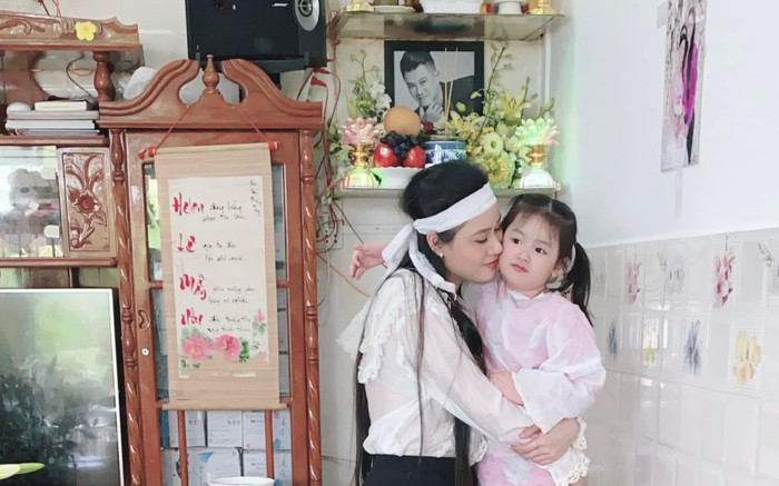 Vợ 2 cố ca sĩ Vân Quang Long nghẹn ngào: 'Anh hứa bù đắp cho Helen nhưng chưa kịp làm đã mãi rời xa con' Ảnh 2