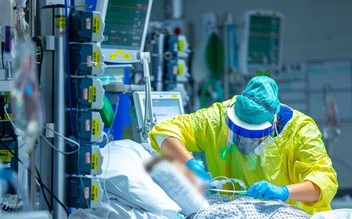 Tìm ra bí mật khiến Omicron lây lan nhanh nhưng chỉ gây bệnh nhẹ Ảnh 2