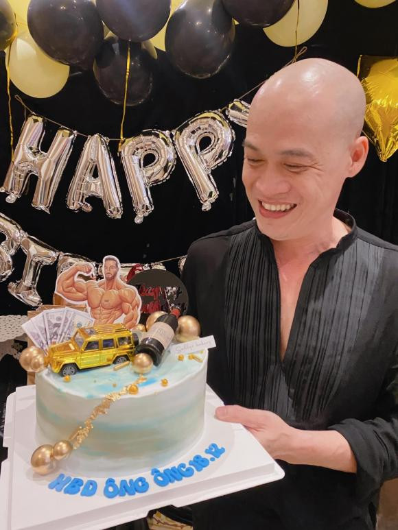 Hậu chia tay Đạt G, vợ cũ Hoài Lâm hạnh phúc tổ chức sinh nhật cho bố.