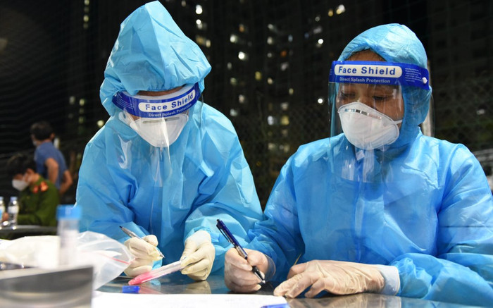 Sáng 20/12: Gần 7.600 ca COVID-19 nặng đang điều trị Ảnh 2