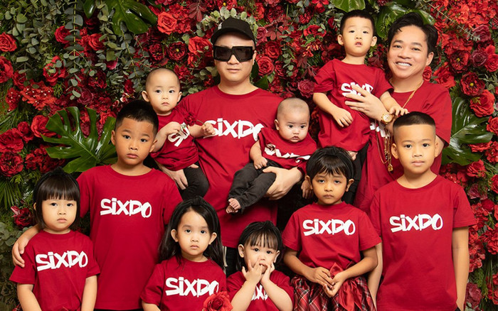 NTK Đỗ Mạnh Cường hạnh phúc cùng 9 con đón Giáng sinh với bộ ảnh thời trang rực rỡ Ảnh 2