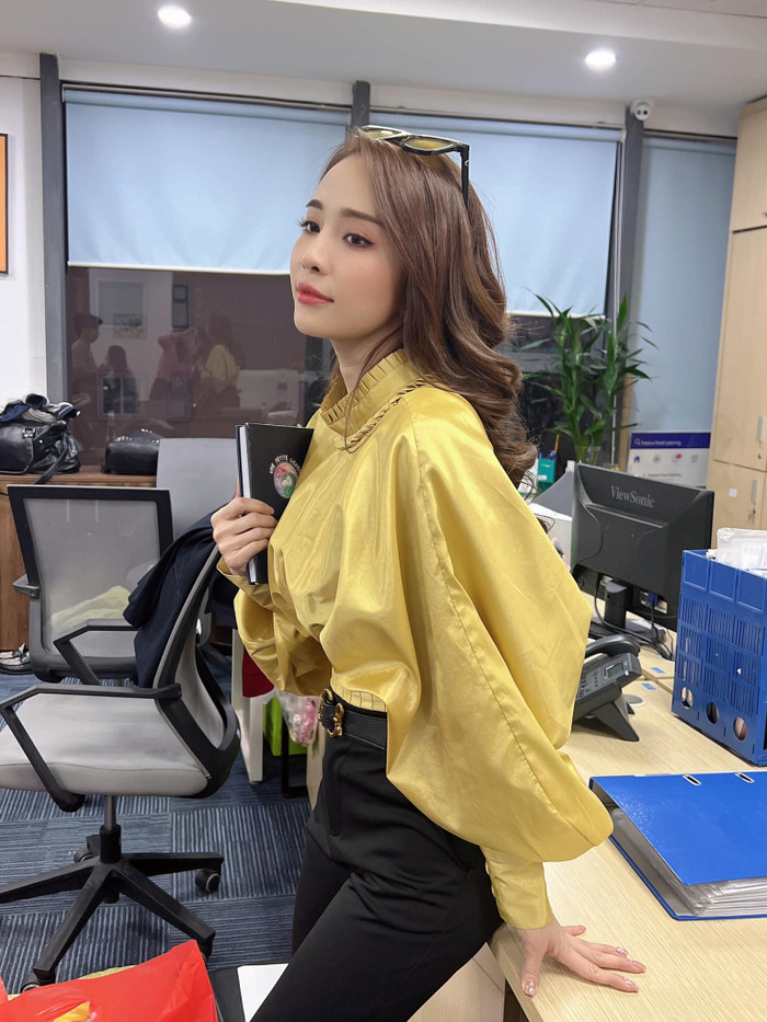 Hậu trường 'Về chung một nhà': Quỳnh Nga tay trong tay với Chí Nhân, Việt Anh hóa 'cá con' bên 'vợ' Ảnh 9